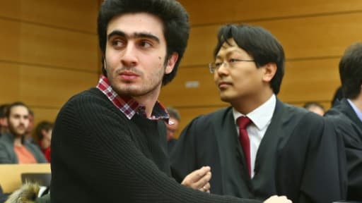 Anas Modamani et son avocat Chan-jo Jun le 6 février 2017 au tribunal de Wurtzbourg (centre) Anas Modamani et son avocat Chan-jo Jun le 6 février 2017 au tribunal de Wurtzbourg (centre)