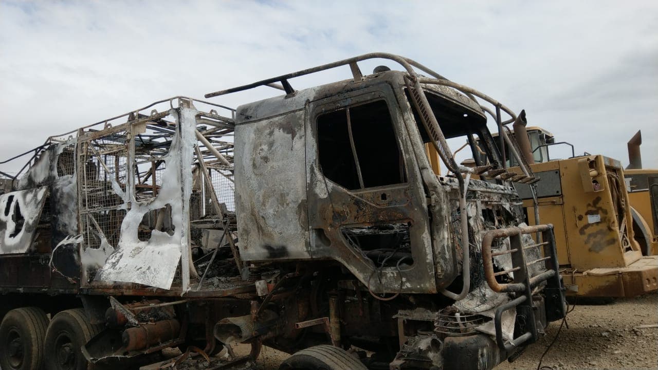 Le camion après l'explosion. Le camion après l'explosion.
