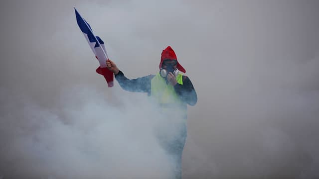 Lors de la troisième journée nationale de mobilisation des gilets jaunes à Paris, le 1er décembre.