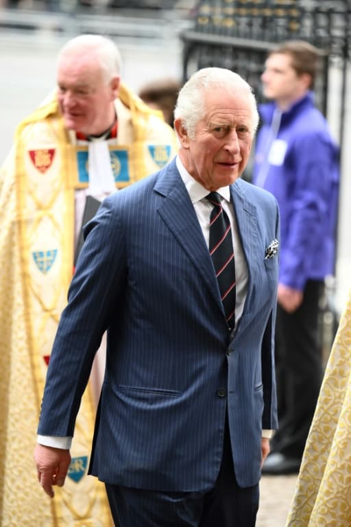 Le Prince Charles arrive à une cérémonie en hommage à son père, le prince Philip, duc d'Edimbourg, le 29 mars 2022 à l'abbaye de Westminster, à Londres