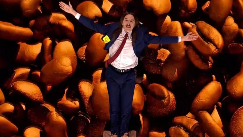 Tommy Cash, le candidat estonien, sur la scène de l'Eurovision 2025
