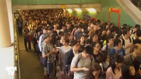 Le chaos dans le métro de Hong Kong après la tempête Mangkhut