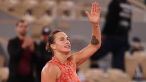 Aryna Sabalenka célèbre sa victoire au deuxième tour de Roland-Garros, le 30 mai 2024
