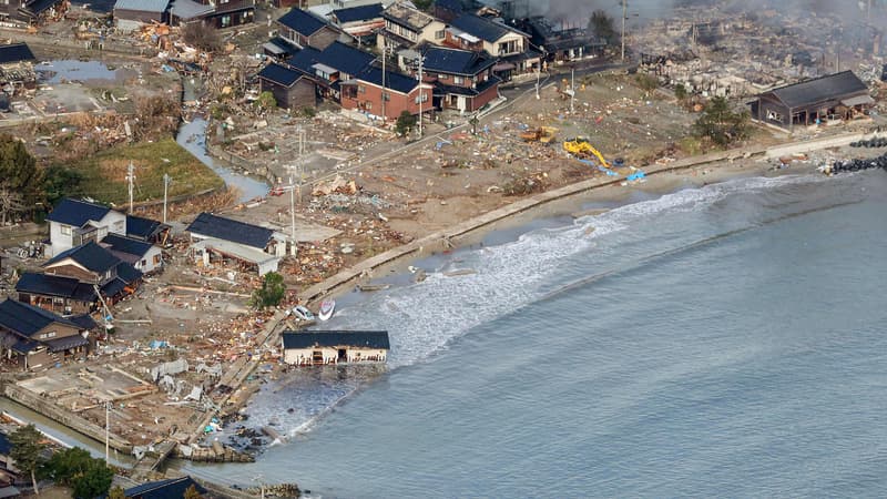 Séismes au Japon: le bilan grimpe à 62 morts, les secours compliqués par la météo