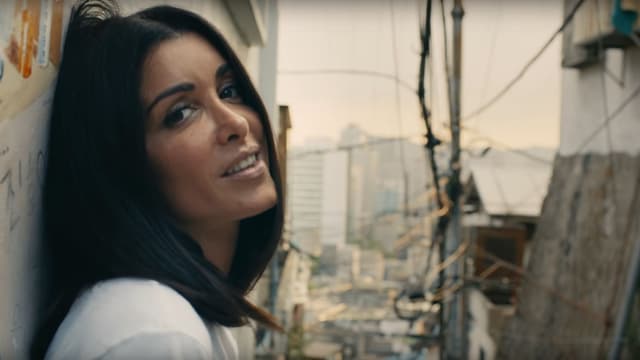 Jenifer dans le clip de "Notre idylle"