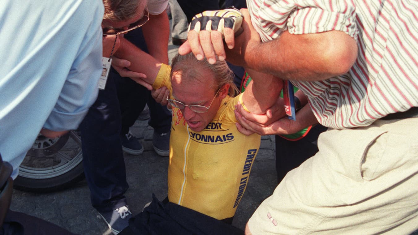 Laurent Fignon à son arrivée sur les Champs Elysées en 1989 Laurent Fignon à son arrivée sur les Champs Elysées en 1989