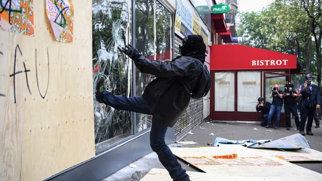 Un casseur lors de la manifestation du 1er mai 2019 à Paris.
