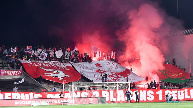 Les supporters de Nîmes lors de la saison 2021-2022.