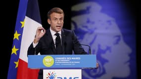 Emmanuel Macron au Congrès des maires le 18 novembre 2021 à Paris 