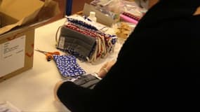 Des volontaires fabriquent des masques en tissu (photo d'illustration).