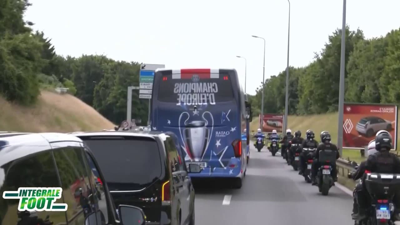 Les cars du PSG quittent l'aéroport de Roissy, le 1er juin 2025. Les cars du PSG quittent l'aéroport de Roissy, le 1er juin 2025.