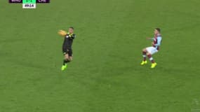 Eden Hazard a fait une passe du dos lors de West Ham-Chelsea