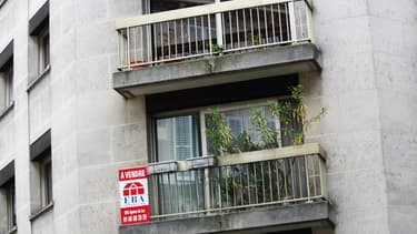 Vue du balcon d'un appartement à Paris (image d'illustration)