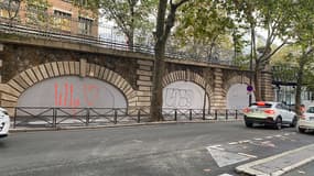 Arcades d'un métro aérien murées sur le boulevard de la Villette