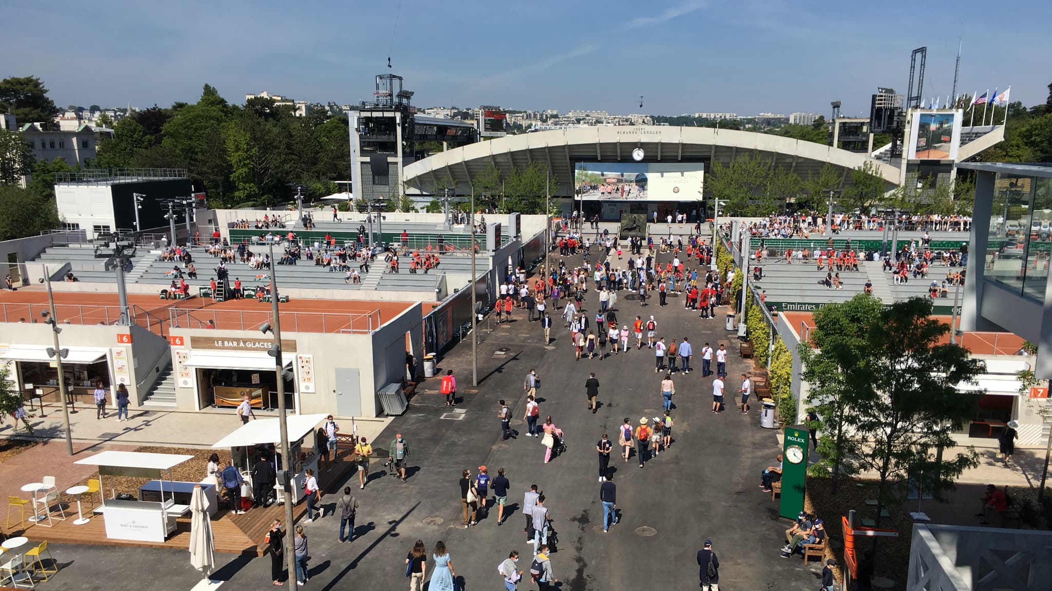 Les allées de Roland-Garros, le dimanche 30 mai 2021.