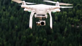 Les drones devraient à terme être équipés de plaques d'immatriculation électroniques. 