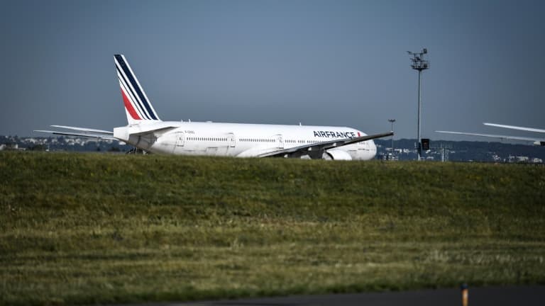 Un avion d'Air France sur le tarmac d'un aéroport