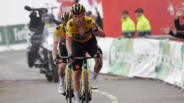 Primoz Roglic remporte la 17e étape de la Vuelta devant Jonas Vingegaard, le 13 septembre 2023