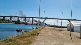 La coque d'un bateau a pris feu à Martigues.