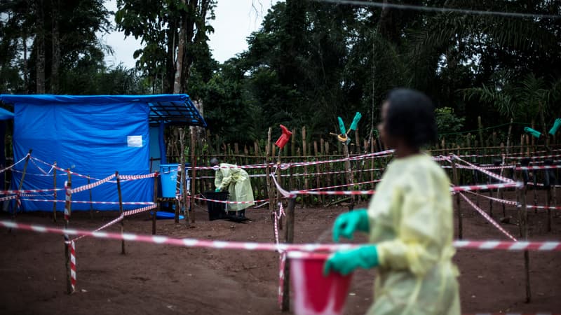 Des soignants travaillent dans une unité en quarantaine d'Ebola, le 13 juin 2017 à Muma, en République démocratique du Congo.