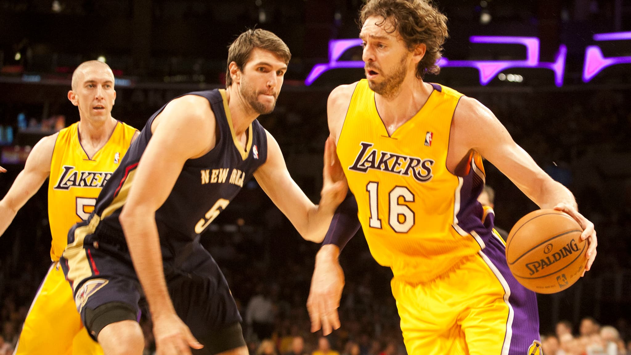 Les Los Angeles Lakers vont retirer le maillot de Pau Gasol - L'Équipe