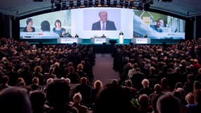 Jean-Marie Sander, président du Crédit agricole SA, lors de l'assemblée générale de la banque, à Paris. Les actionnaires ont exprimé leur colère et leur exaspération devant les pertes enregistrées par le groupe en Grèce. /Photo prise le 22 mai 2012/REUTER