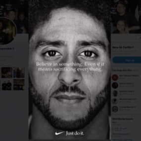 Après une publicité controversée, des Américains brûlent leurs produits Nike