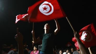 Les autorités tunisiennes ont décrété vendredi un couvre-feu nocturne dans toute la Tunisie après plusieurs jours d'une contestation sociale partie du centre défavorisé pour s'étendre à de nombreuses villes à travers le pays - 22 janvier 2016
