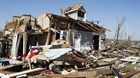 Cette maison de Vilonia tient à peine debout, le 28 avril 2014, après le passage d'une tornade dévastatrice.