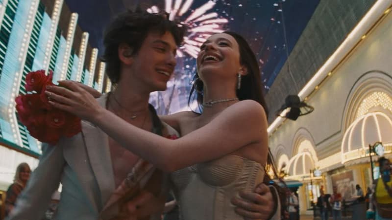 Mark Eydelshteyn et Mikey Madison dans "Anora" de Sean Baker