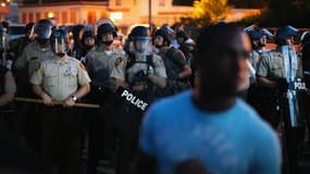 De nouvelles émeutes ont éclaté à Ferguson, dans le Missouri, mercredi soir, après la mort d'un jeune Afro-Américain le week-end dernier.