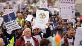Manifestation des membres de l'Institut de radioprotection et de sûreté nucléaire contre la disparition de l'IRSN à Paris le 13 mars 2023