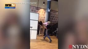 Une employée d'un restaurant se fait frapper par son patron