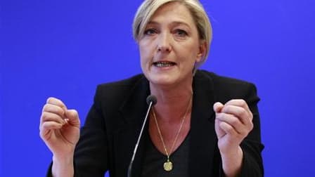 Marine le Pen, dont la comparaison entre les musulmans qui prient dans la rue et l'Occupation a créé la controverse, a exigé dimanche l'arrêt de tout financement public pour la construction de mosquées. /Photo prise le 13 décembre 2010/REUTERS/Jacky Naege