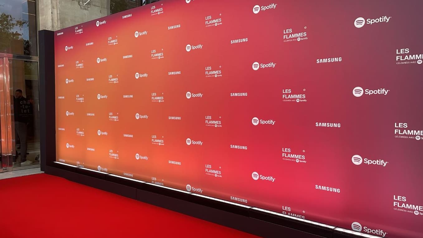 Le tapis rouge des Flammes 2024, prêt à accueillir les artistes
