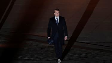 Fort de sa victoire au second tour de l'élection présidentielle, Emmanuel Macron a cherché d'emblée à enfiler le costume présidentiel.