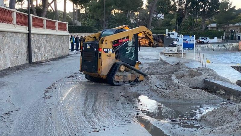 Côte d'Azur: un coup de mer provoque quelques dégâts sur le littoral, plusieurs fronts de mer fermés
