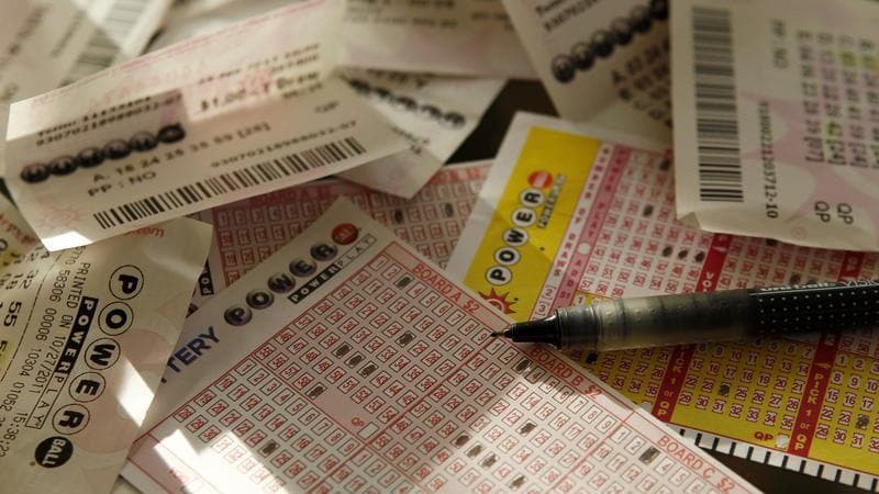 Des agents immobiliers de Floride qui s'étaient associés pour jouer à la loterie ont choisi de partager leur gain d'un million de dollars avec une nouvelle collègue n'ayant pas contribué à la mise initiale. /Photo d'archives/REUTERS/Gary Cameron