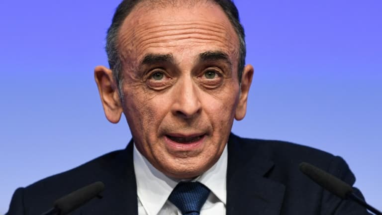 Le candidat Reconquête! Eric Zemmour s'adresse à ses partisans après les résultats du 1er tour de la présidentielle, le 10 avril 2022 à Paris