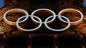 Illustration Jeux olympiques de Paris 2024, les anneaux de la Tour Eiffel, juillet 2024