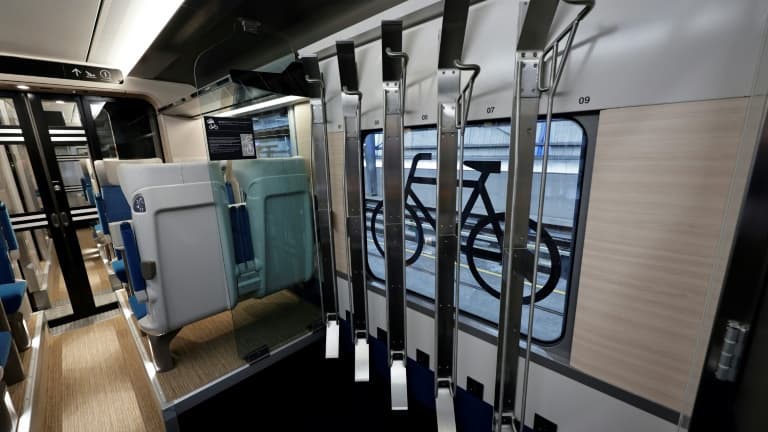 Des places vélo dans le nouveau train "Oxygène", destiné à remplacer les Intercités Corail, présenté le 24 avril 2025 à Villeneuve Saint-Georges, près de Paris Des places vélo dans le nouveau train "Oxygène", destiné à remplacer les Intercités Corail, présenté le 24 avril 2025 à Villeneuve Saint-Georges, près de Paris
