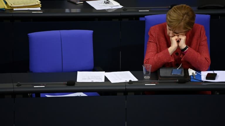 La chancelière allemande Angela Merkel à la chambre basse du parlement le 9 décembre 2020 à Berlin