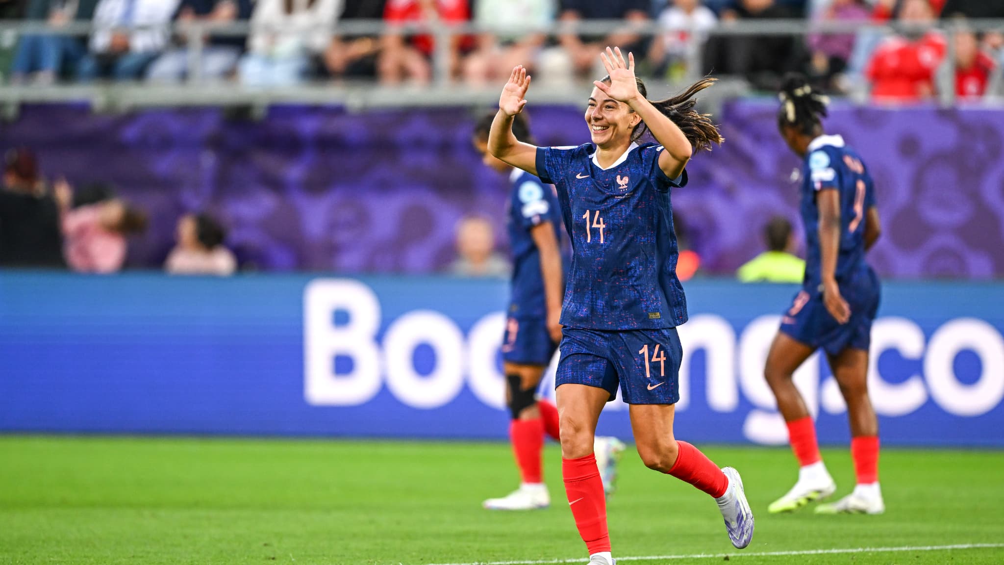 Clara Matéo face au Pays de Galles lors de l'Euro, le 9 juillet 2025. Clara Matéo face au Pays de Galles lors de l'Euro, le 9 juillet 2025.