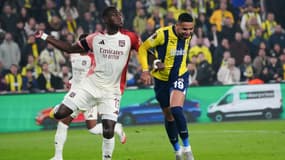 Youssef En Nesyri et Moussa Niakhate lors du match OL-Fenerbahçe (0-0, Ligue Europa), le 23 janvier 2025