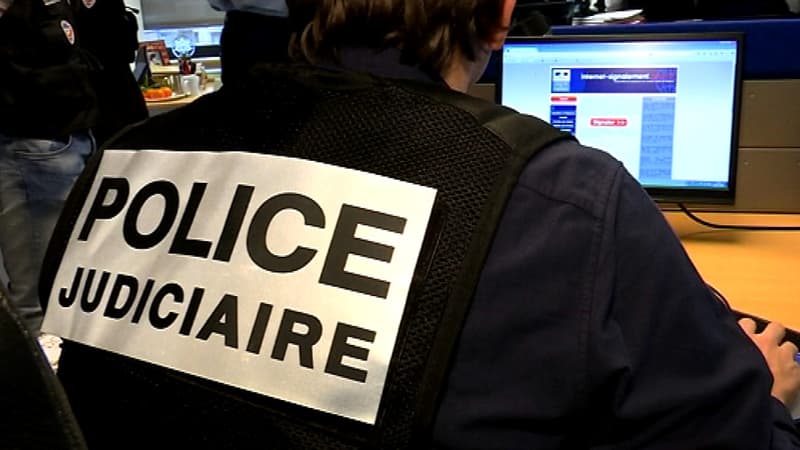 Les policiers scrutent aussi les réseaux sociaux et Internet, car beaucoup de radicalisations sont initiées par des médiums.