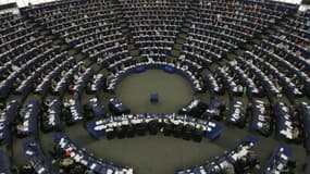 Le Parlement européen a condamné l'espionnage des représentations de l'Union européenne et de plusieurs pays membres par les Etats-Unis, sans pour autant remettre en question la coopération avec Washington. /Photo prise le 3 juillet 2013/REUTERS/Vincent K