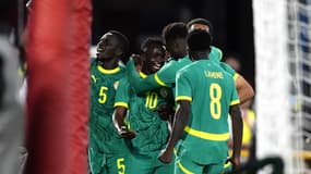 Les joueurs du Sénégal célèbrent un but contre l'Angleterre, le 10 juin 2025.