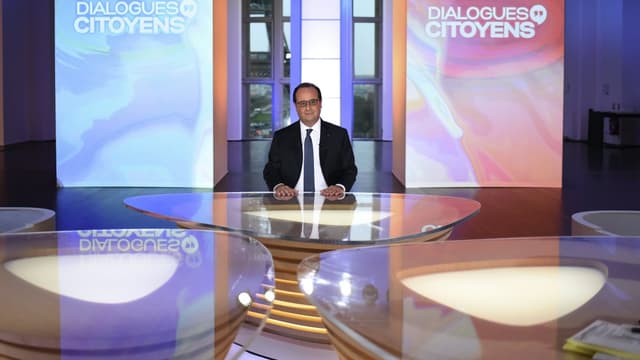 François Hollande parle aux Français.