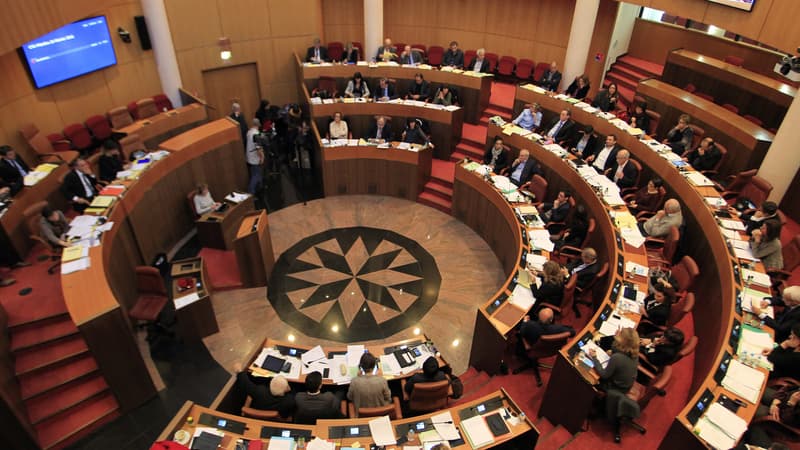 L’Assemblée de Corse, envahie par des manifestants, vote une résolution pro-prisonniers