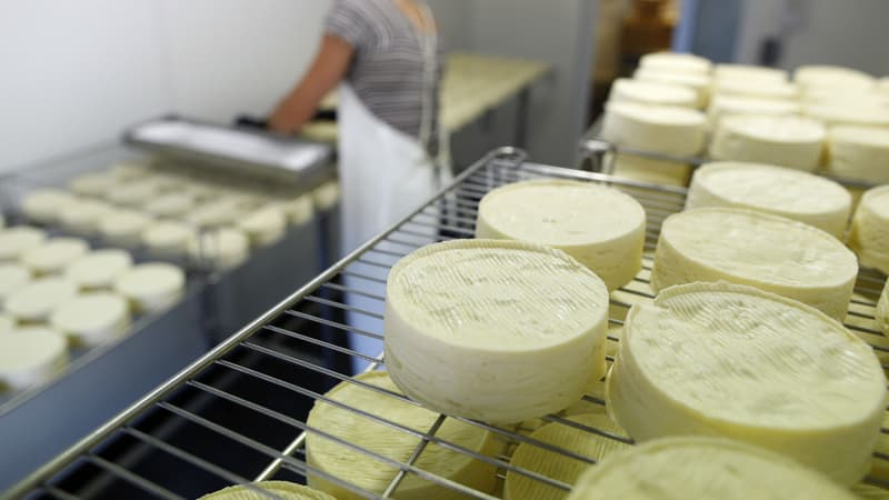 Une fromagerie indépendante à Camembert, en Normandie, en 2016